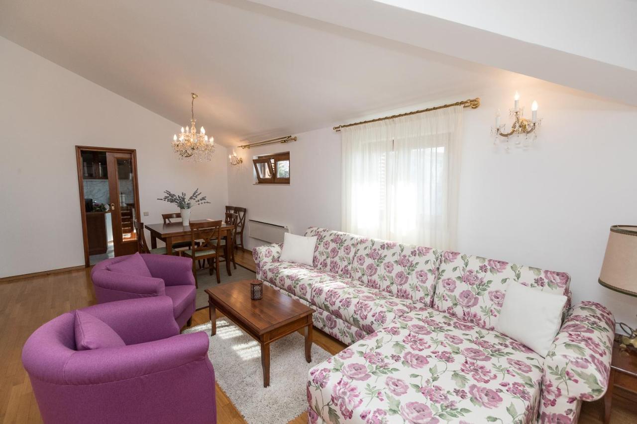 Apartments Villa Castello Crikvenica Exterior foto